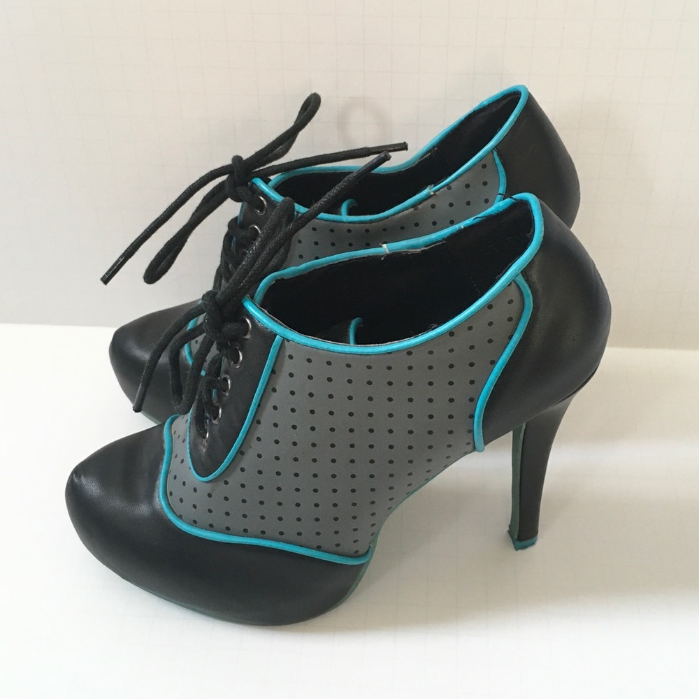T.U.K Gray & Turquoise Panel Lace-Up Pump Sz 8